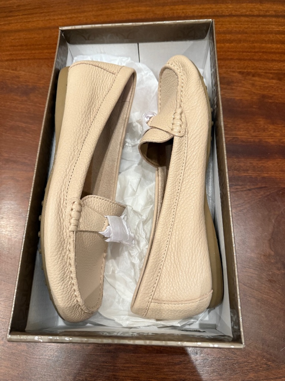 NIB Giani Bernini Dailyn Beige Memory Foam Leather Loafers Size 8m